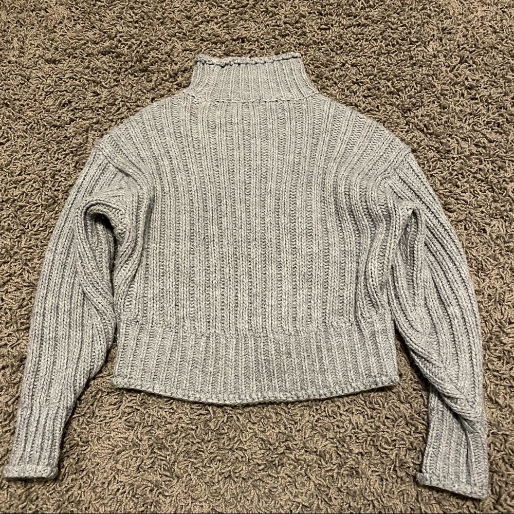 H&M Ribbed Turtleneck Sweater - Picture 5 of 6